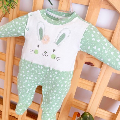 Macacão Trape Zape- Coelhinha com Flor Amarela - Verde com Coraçãozinho  